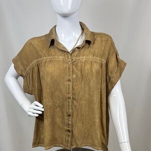 Velvet Heart Short Sleeve Button-Down Women's Top Size Medium NWT